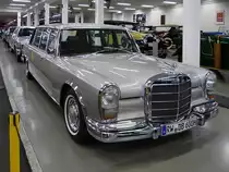 Mercedes 600 Pullman (W100), Autosammlung Steim in Schramberg, 6.3.11 
Baujahr 1965
V8 Zylinder, 250 PS aus 6330 ccm. 
200 km/h schnell und 2700 kg schwer. 