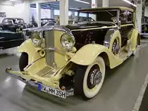 Maybach DS 8 Zeppelin, Autosammlung Steim in Schramberg, 6.3.11 
Baujahr 1932, Spohn-Karosserie
V12 Zylinder, 200 PS aus 8000 ccm. 
160 km/h schnell und 3300 kg schwer. 