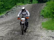  Aus dem Weg  bei den Motorcrossfahrten am Gel�nde in Hinterschlagen; 120623