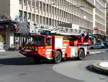 Feuerwehr der Stadt Lausanne unterwegs mit der Drehleiter am 16.02.2013