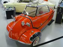 Messerschmitt  Kabinenroller  KR 200, Autosammlung Steim in Schramberg, 6.3.11 
Baujahr 1958 
1 Zylinder, 10 PS aus 191 ccm. 
90 km/h schnell und 240 kg schwer. 