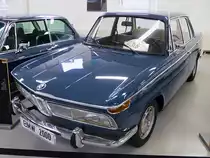 BMW 2000, Autosammlung Steim in Schramberg, 6.3.11 
Baujahr 1970 
4 Zylinder, 100 PS aus 1990 ccm. 
170 km/h schnell und 1170 kg schwer. 