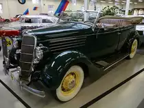 Ford V8 Phaeton Typ 48, Autosammlung Steim in Schramberg, 6.3.11 
Baujahr 1935 
V8 Zylinder, 85 PS aus 3620 ccm. 
120 km/h schnell und 1075 kg schwer. 