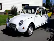 Citroen-2CV, rollt zur Oldtimerveranstaltung M�nstteuer; 120812