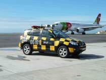 Toyota RAV4 als FollowMe-Fahrzeug auf dem Flughafen von Sao Miguel/Azoren im Februar 2013