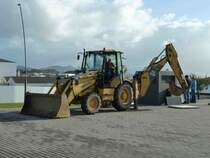 Komatsu WB93R, gesehen auf Sao Miguel/Azoren im Februar 2013