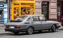 Rckansicht eines Saab 900, gesehen am 24.11.2012