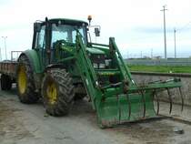 John Deere als Arbeitstier auf Sao Miguel/Azoren im Februar 2013