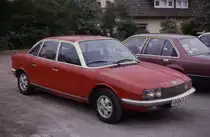 Seine Zeit in Form und Technik voraus war der legend�re Ro 80 von NSU.
Am 24.5.1990 fotografierte ich dieses Fahrzeug am Bahnhof in Neckargem�nd.