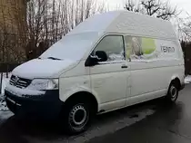 VW-T5, eines M�belherstellers sorgt in den weissen Wintermonaten auch f�r ein wenig Gr�n; 130113