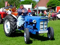 FORD-SUPER-DEXTA, und eine farblich passende Decke f�r den Fahrer; 120526