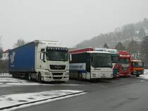 Familientreffen von 5 Lkws und einem Bus. Aufgenommen am 1. Februar 2013.
