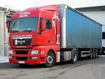 MAN TGX 18.440 mit einfrbig blauem Sattelauflieger aus Tschechien; 130225