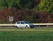 Diesen Renault Clio II habe ich am 07.10.2012 auf dem Autobahnausfahrt bei Mainz gesehen.
