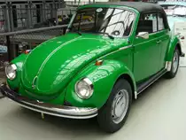 VW Typ 1 Cabriolet des Jahrganges 1973. Dieses im seltenen Farbton L64K -Sambesigr�n- lackierte Cabriolet ist mit dem 50 PS starken 1.6l 4-Zylinderboxermotor ausger�stet. Classic Remise D�sseldorf am 03.03.2013.