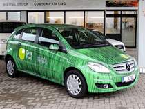 MB,A-Klasse steht beim Beschriftungszentrum Ried zur Abholung bereit, und ist wohl auch selbst mit Biogas unterwegs; 121123