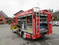   
L�schgruppenfahrzeug (LF 10/6) der Freiwilligen Feuerwehr Nettetal, L�schgruppe Leuth.

Technische Daten:

MAN TGL 8.180
Aufbau durch die Firma Schlingmann
L�schmittel:

1.000 Liter L�schwasser
120 Liter Schaummittel
Ausstattung:

Feuerl�schpumpe Schlingmann FPN 10-1000
hydraulisches Rettungsger�t
Stromaggregat mit Zubeh�r
Beleuchtungsmaterialien
Das LF 8/6 ist in Leuth am 3.3.13 von mir aufgenommen worden