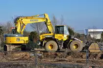 Komatsu Radlader WA 250 PZ und Komatsu Raupenbagger PC 228 US in Weilerswist - 18.02.2013
