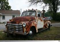 Old and Rusty: Am 18. September 2011 konnte ich in Caterville, Missouri / USA diesen Chevrolet 3600 Abschlepper bei der Bulger Motor Co. aufnehmen.