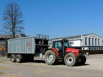 MF-6290 mit FLIEGL Gigant-ASW268(Abschiebewagen) vor der Tierzuchthalle Ried i.I.; 130308
