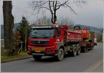 Am 07.03.2013 fuhr mir dieser Volvo FM X Hngerzug in der Nhe von Wiltz vor die Linse.
