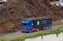 Schrottnachschub f�r Saarstahl... - 

Per Bahn, per Schiff und nat�rlich auch per LKW kommt Schrott zum Stahlwerk von Saarstahl nach V�lklingen.
DAF XF Zugmaschine mit Kippauflieger von L�ck in V�lklingen.

Die LKW werden auch zum Abtransport von Schlacke zur Weiterverarbeitung eingesetzt.

14.06.2012