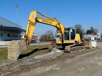 NEW-HOLLAND KOBELCO E235SR; wartet mit einer Leistung von 110kW auf Grabungsarbeiten; 130308