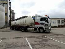 MAN TGA18.480 von Wielend verlsst das Milchtrocknungswerk Ried; 130310