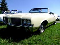 Oldsmobile Cutlass-Sedan  bei der Oldtimerveranstaltung am Stehrerhof; 120708