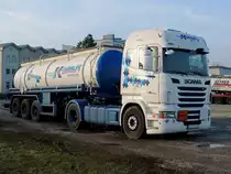 SCANIA, der Sped. K�mmler hat im Auflieger lt. Gefahrenguttafel Salzs�ure geladen; 130312