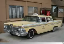 Old and Rusty: 1959 Edsel Corsair Taxi der  Lemon Cab Company , abgestellt in Seligman, Arizona USA. Die Aufnahme entstand am 24. September 2011.