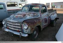 Old and Rusty: 1949 Studebaker 2R Series Pickup aufgenommen am 23. September 2011 auf dem Parkplatz des Wigwam Models in Holbrook, Arizona / USA.