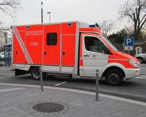 
Rettungswagen der Berufsfeuerwehr Duisburg Der Rettungswagen ist Rettungs Technik von der Firma Fahrtec ausgebaut worden Der RTW ist am 17.3.2013 in Moers fotografiert worden