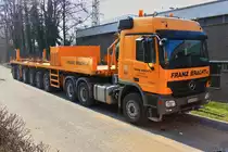 Actros 3355 mit 6achser Schwerlastauflieger der Firma Bracht am 26.03.2013 auf einer Baustelle der Rwth in Aachen. Auf dem Auflieger werden Kontergewichte f�r einen 400to Autokran transportiert der zur Zeit auf dieser Baustelle aufgebaut ist.