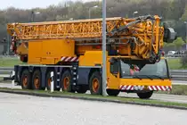 Liebherr Autokran aufgenommen an der Rastst�tte R�hn an der A7 am 03.04.2012