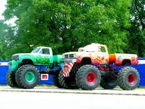 Monstertruck´s  POWER  +  ROCKY  warten auf ihren Einsatz  in 
RIED i.I. 070602