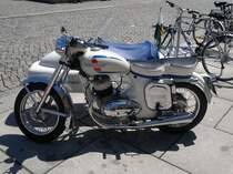 JAWA 350 mit Beiwagen gesichtet auf dem Altmarkt in Dresden, 17.6.2011.