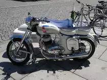 JAWA 350 mit Beiwagen gesichtet auf dem Altmarkt in Dresden, 17.6.2011.