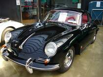 Porsche 356 B T6 Coupe von 1962. Der Super 90 ist mit einem 4-Zylinderboxermotor ausgerstet, der aus 1.582 cm 90 PS leistet und den Wagen auf 185 km/h bringt. Classic Remise Dsseldorf am 01.04.2013.