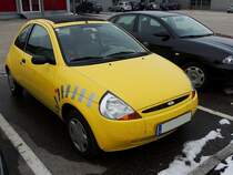 Ford-KA mit  Verbandspflaster ; 130328