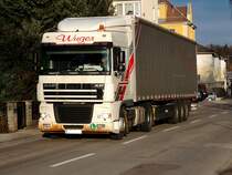 DAF XF105.480 wrden kleine Ausbesserungsarbeiten im Frontbereich sicher nicht schaden; 130320