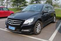 Die Mercedes R-Klasse kann man zwar auch in China nicht an jeder Ecke sehen, aber doch deutlich hufiger als in Deutschland.
Shouguang, 30.10.11