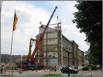 Dieser Autokran war am 23.05.2003 bei Abbrucharbeiten in Karlsruhe beschftigt. Hier wurde ein groes Gelnde freigerumt fr den Bau eines Einkaufszentrum am Rande der Innenstadt.