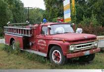 Old and Rusty: Bei Devils Elbow an der Route 66 in Missouri / USA stand am 17. September 2011 dieser alte Ford F-700 mit Central Aufbau des  Missouri State Moberly Dept. of Correction .