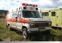 Old and Rusty: Alter abgestellter Ford Econoline 350 Rettungswagen des Sheridan Volunteer Fire Department. Aufgenommen am 20. September 2011