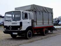 RENAULT, hat in seinem Aufbau Pferde fr eine Veranstaltung herangekarrt; 130402