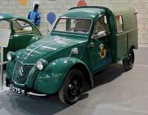 Citron 2 CV AZU der Luxemburgischen Post, Erstzulassung Mai 1962, Eigentmer das Luxemburgische Postmuseum,  Motor Luftgekhlt 425 ccm, Laufleistung +- 40000 Km, aufgenommen bei der Veranstalltung  Ousteren am Prizerdaul . 31.03.2013