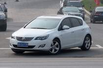 Buick Excelle, hierzulande besser als Opel Astra bekannt, in Shouguang, 30.10.11
