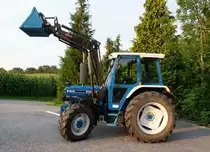 Ford 6410 Allrad mit Hydrac Frontlader im Traunviertel am Weg zum Einsatz...3.August 2012