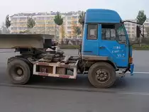 �ltere FAW-Zugmaschine in Shouguang, 30.10.11